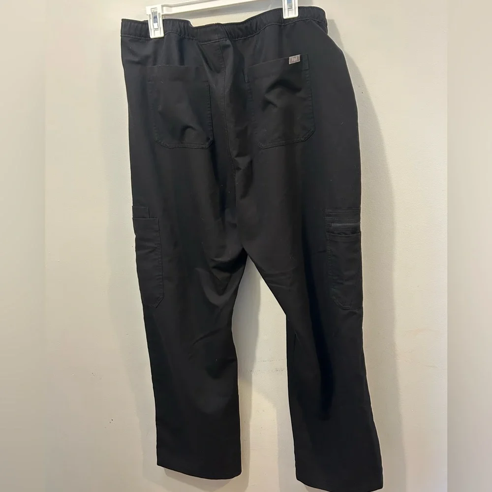 Figs Men’s Cairo Cargo scrub pants Size xxl Black